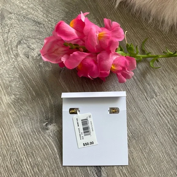 💛 KENDRA SCOTT Phoebe Huggie Earrings in Gold - Picture 5 of 7